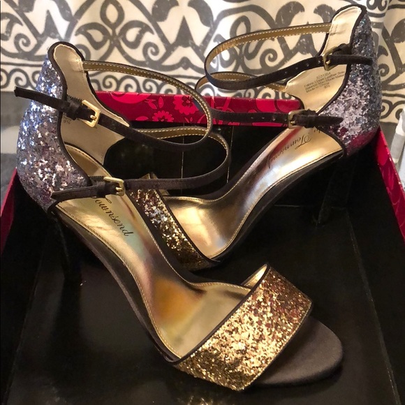 Women heels. Only worn once. Like new. - Picture 1 of 4